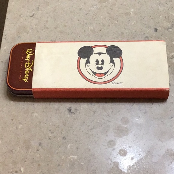 Ladies Mickey Mouse Watch - Picture 4 of 9